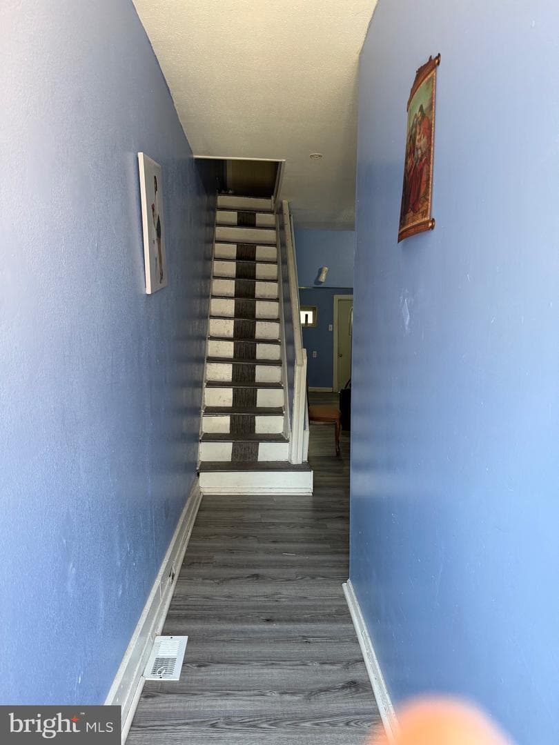 661 E Clementine Street photo 3