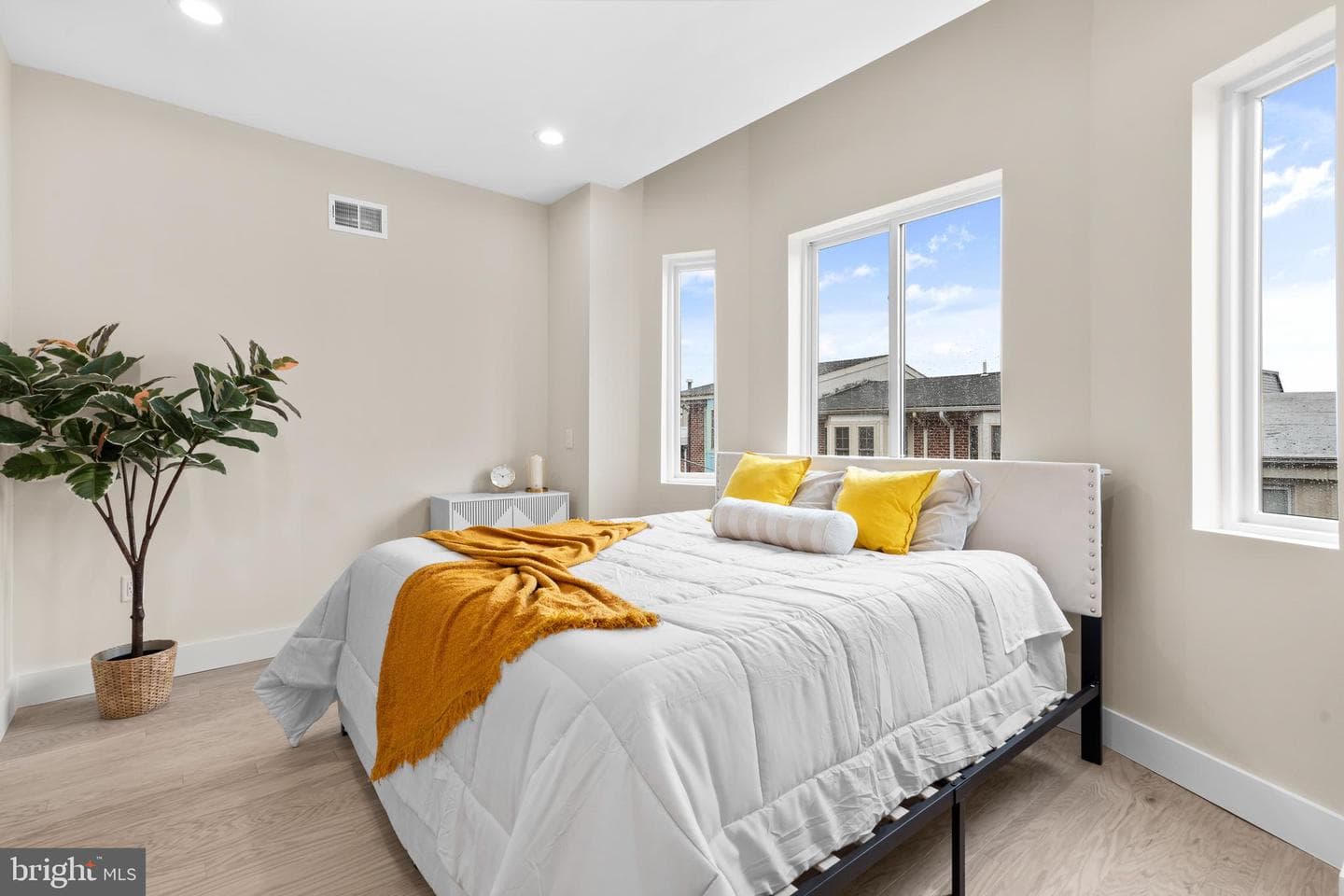 1032 S Randolph Street photo 14