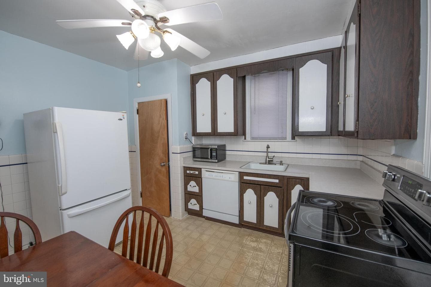 3049 Magee Avenue photo 8