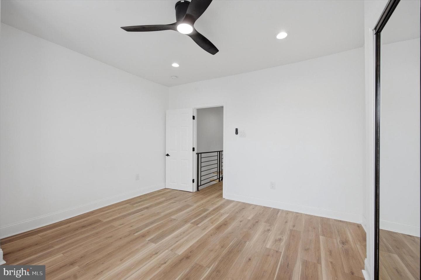 5551 Pemberton Street photo 17