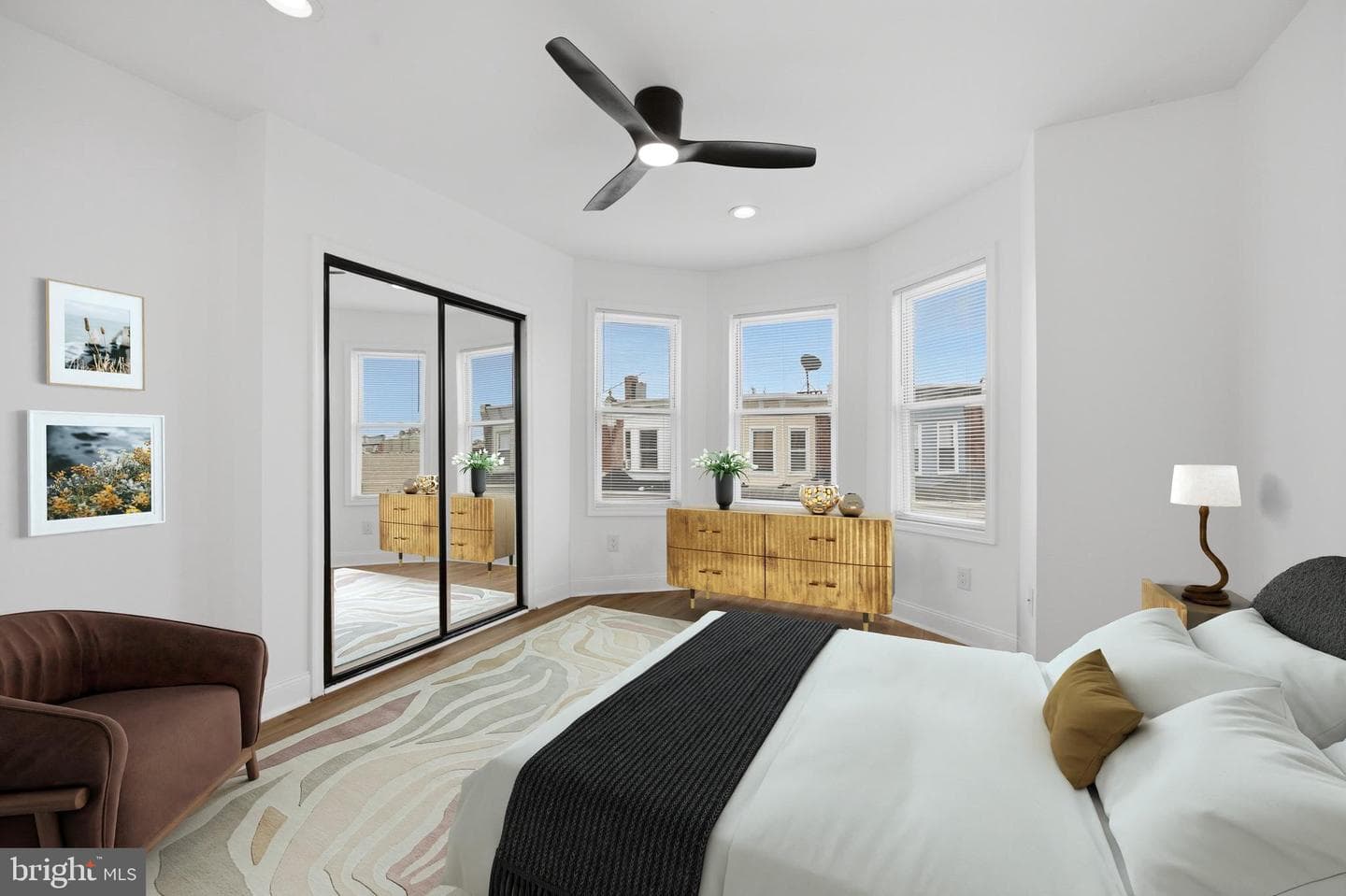 5551 Pemberton Street photo 20