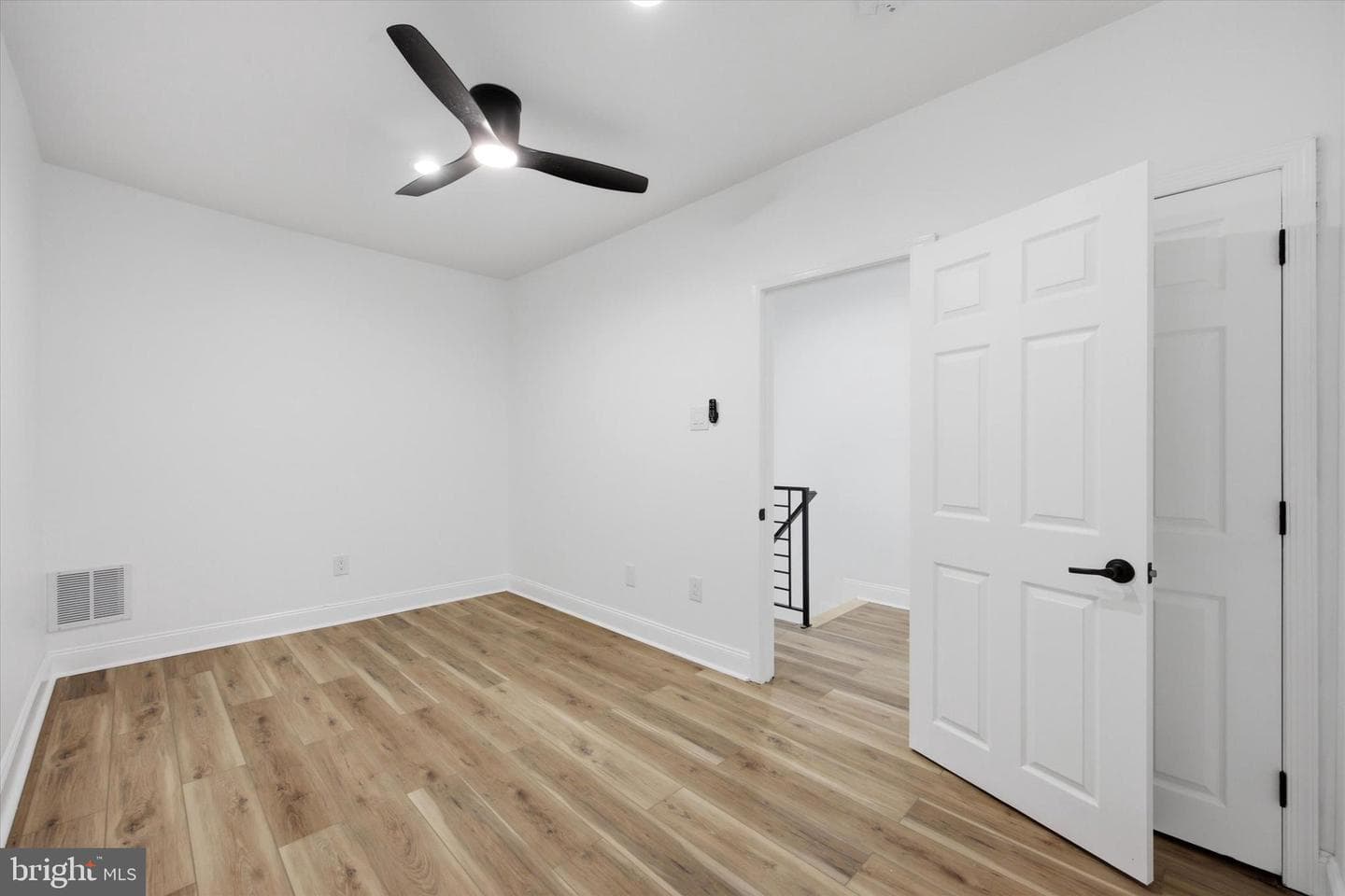 5551 Pemberton Street photo 25