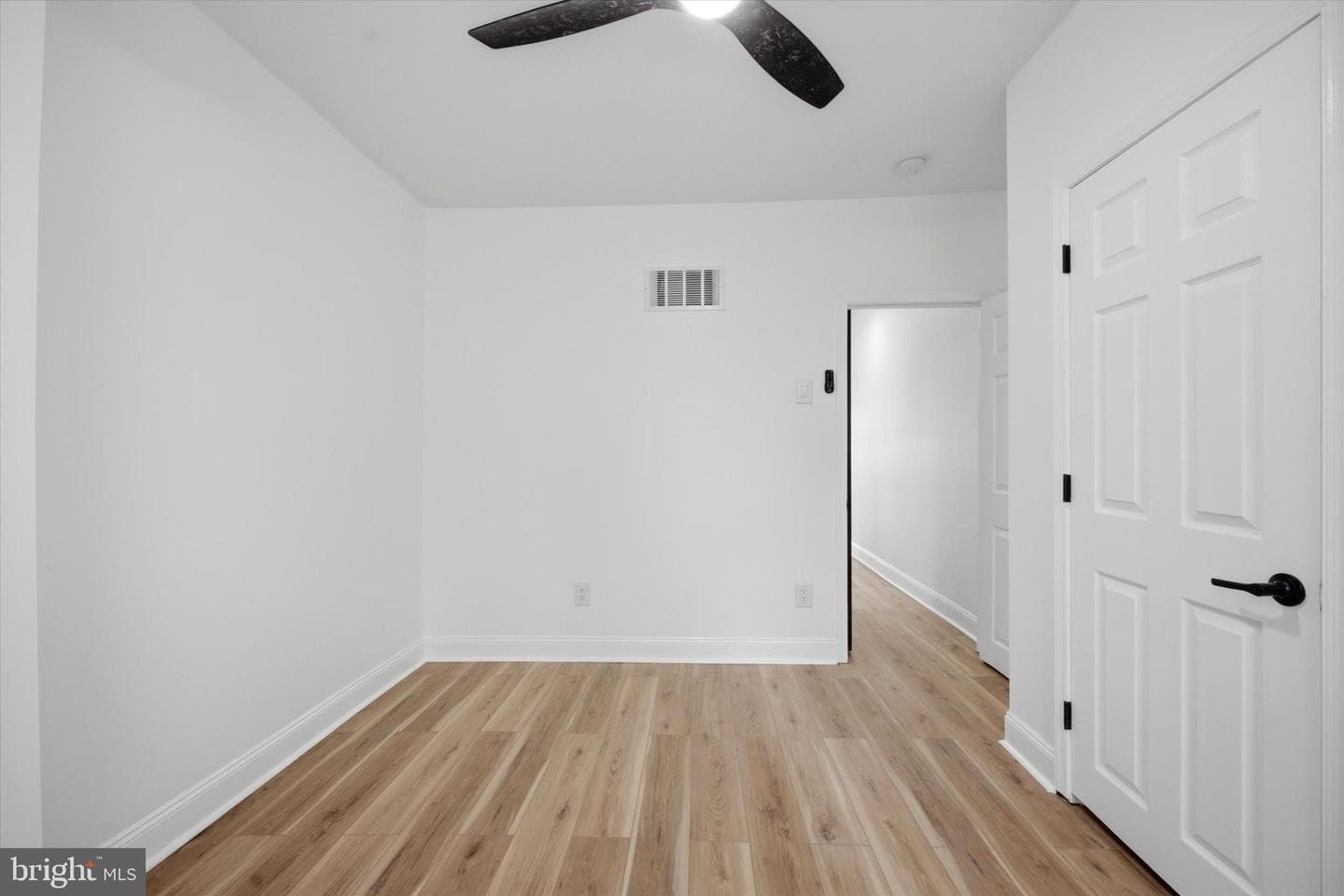 5551 Pemberton Street photo 28