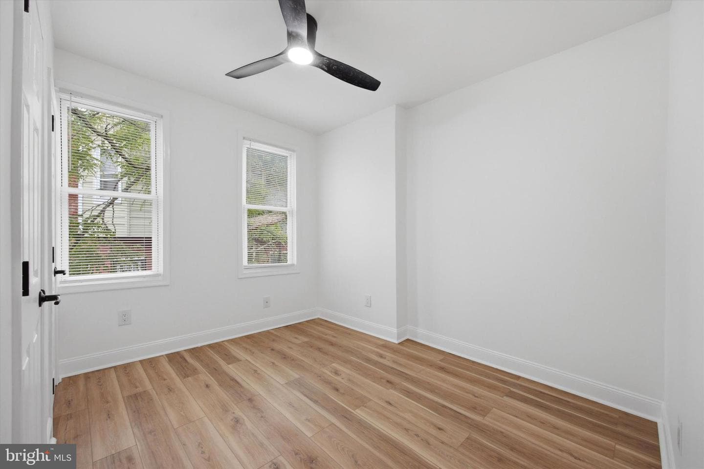 5551 Pemberton Street photo 30