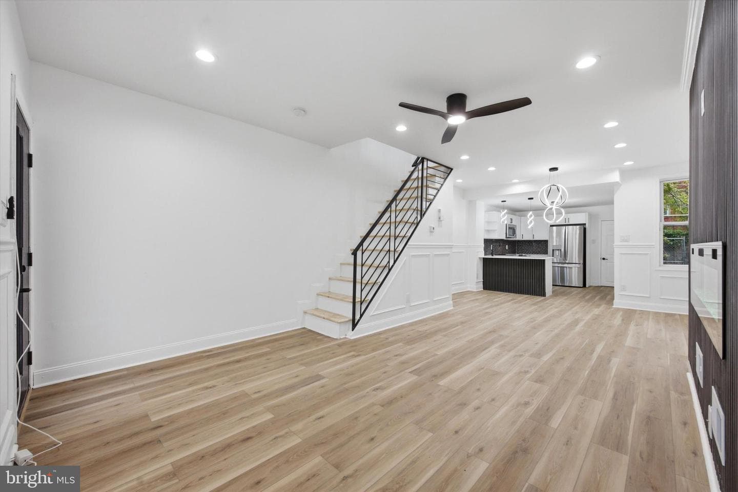 5551 Pemberton Street photo 7