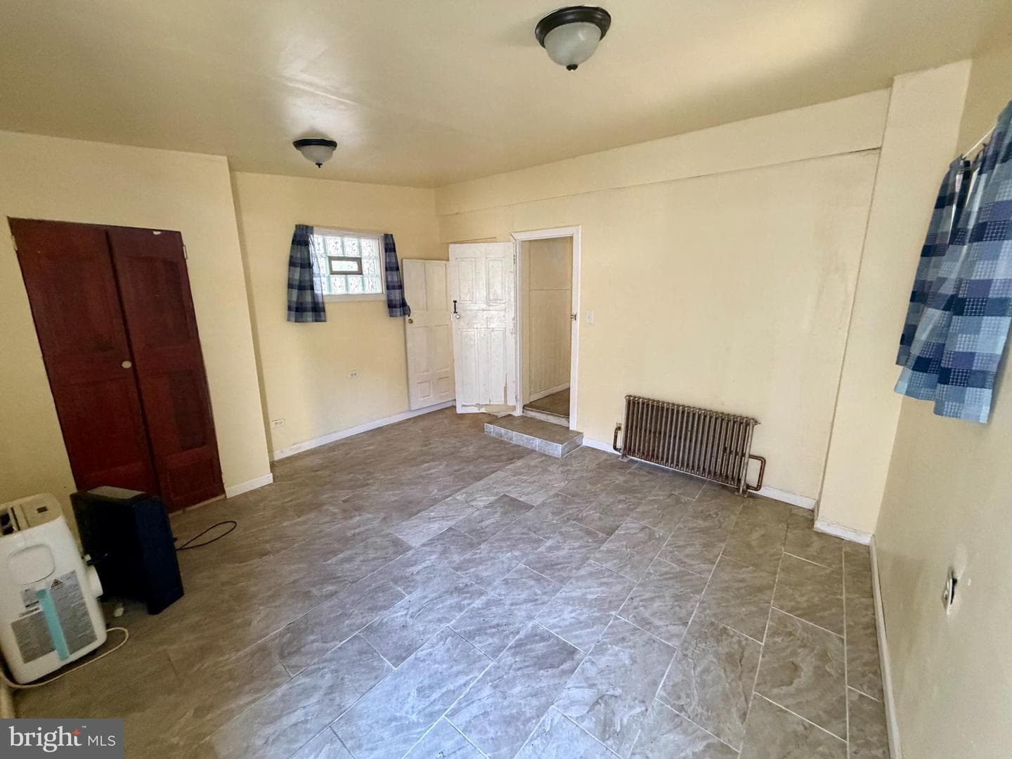 2223 N Howard Street photo 9