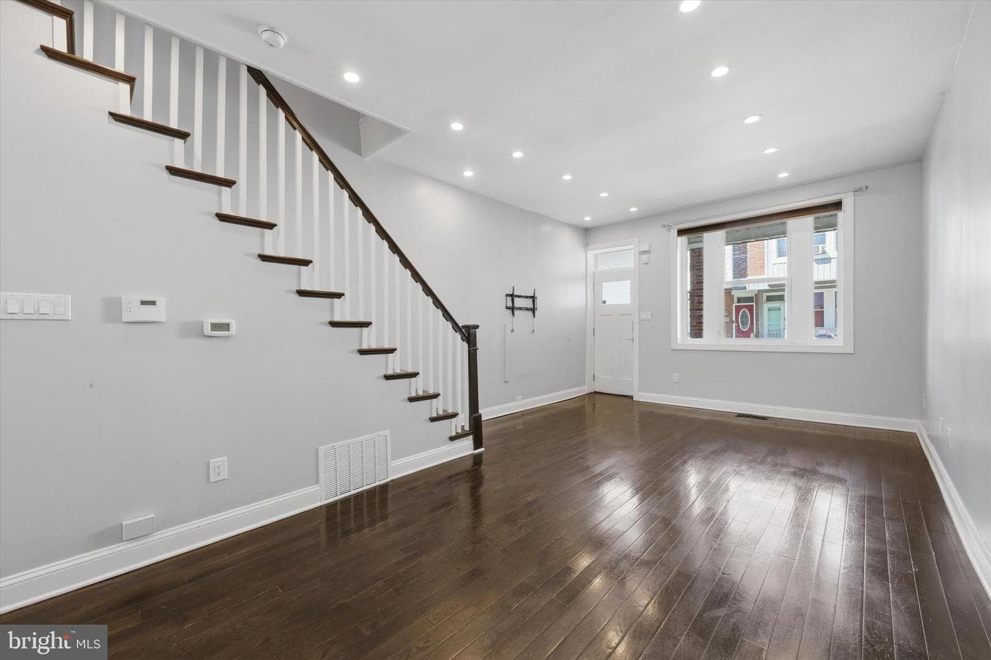308 Roseberry Street photo 4
