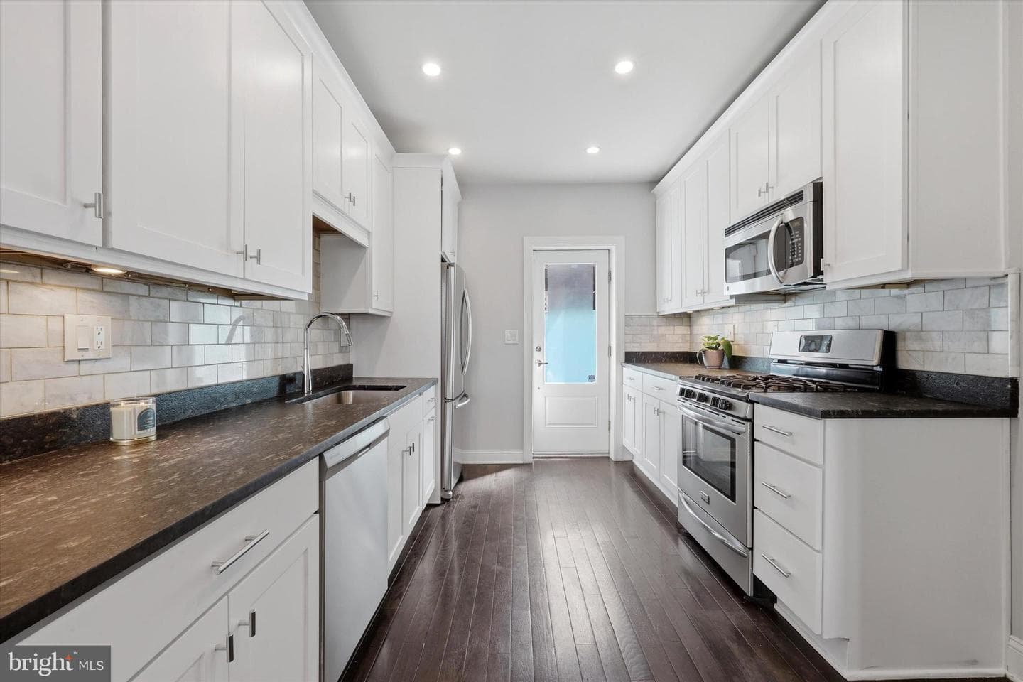 308 Roseberry Street photo 5