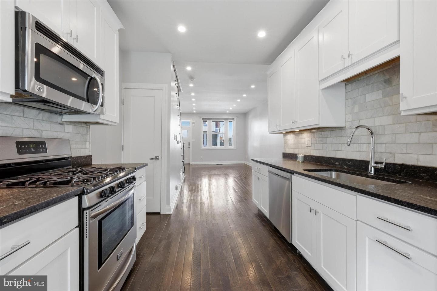 308 Roseberry Street photo 6