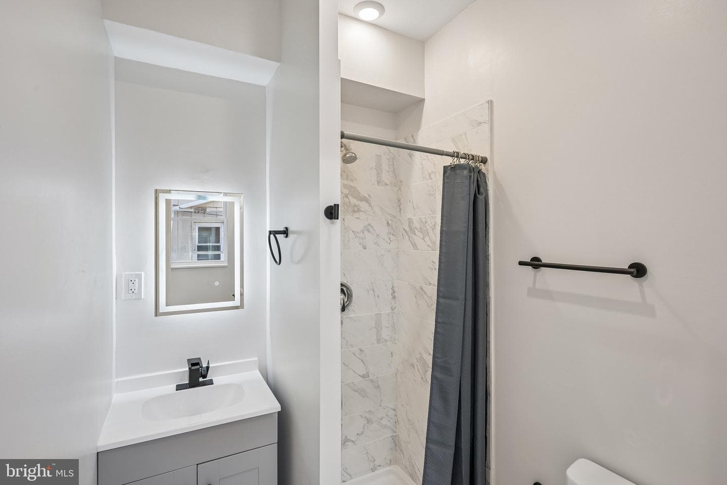 2984 Cedar Street photo 18