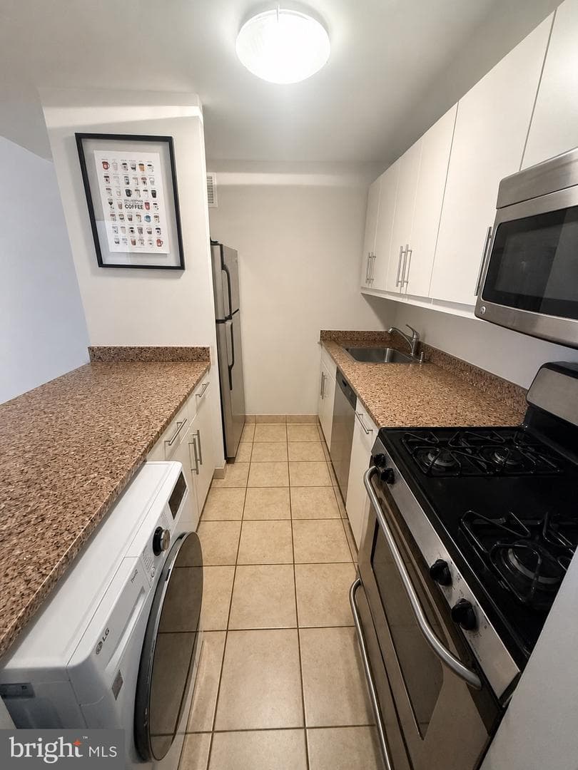 219 S 18th Street #1004 photo 6