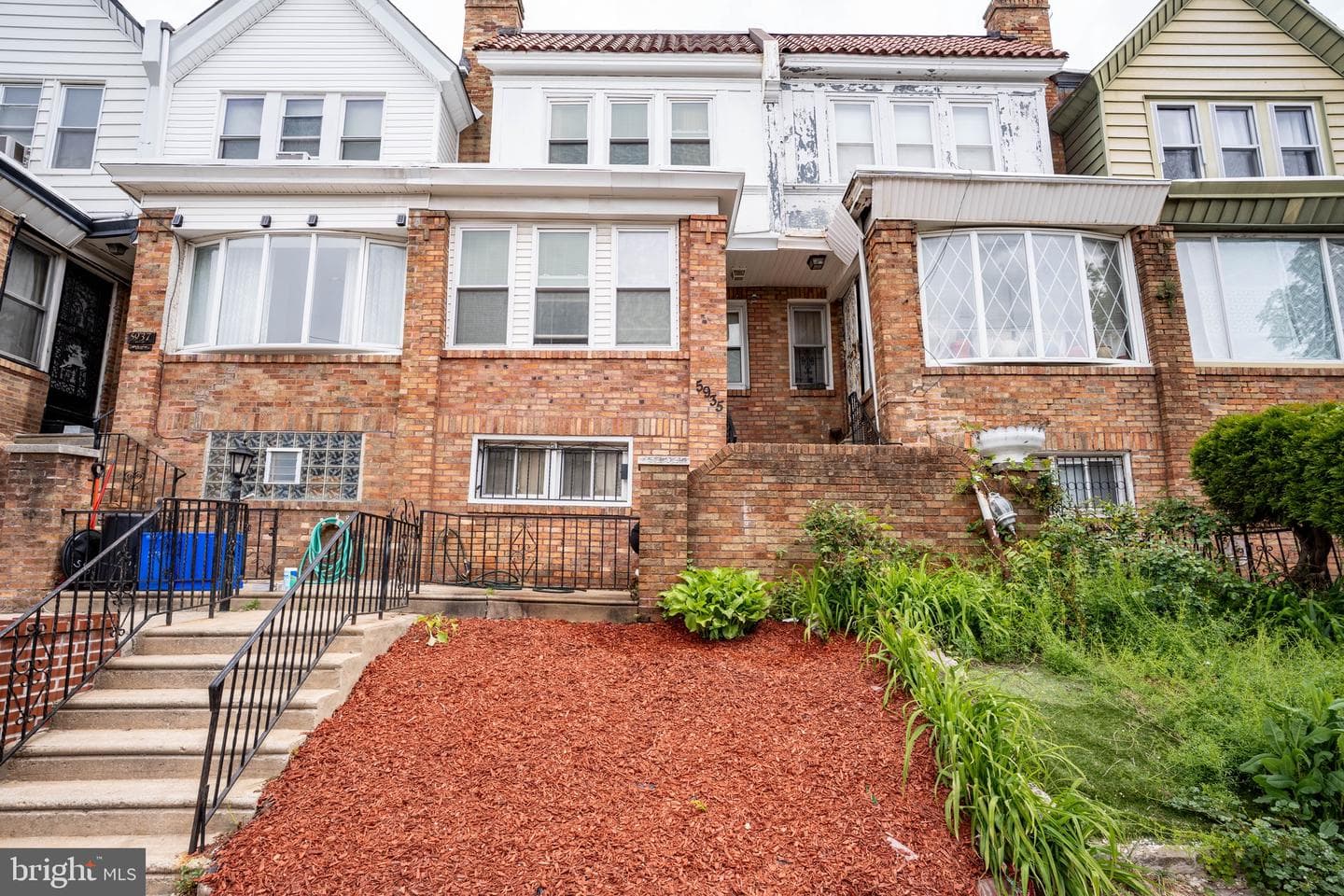 5935 Kemble Avenue photo 1