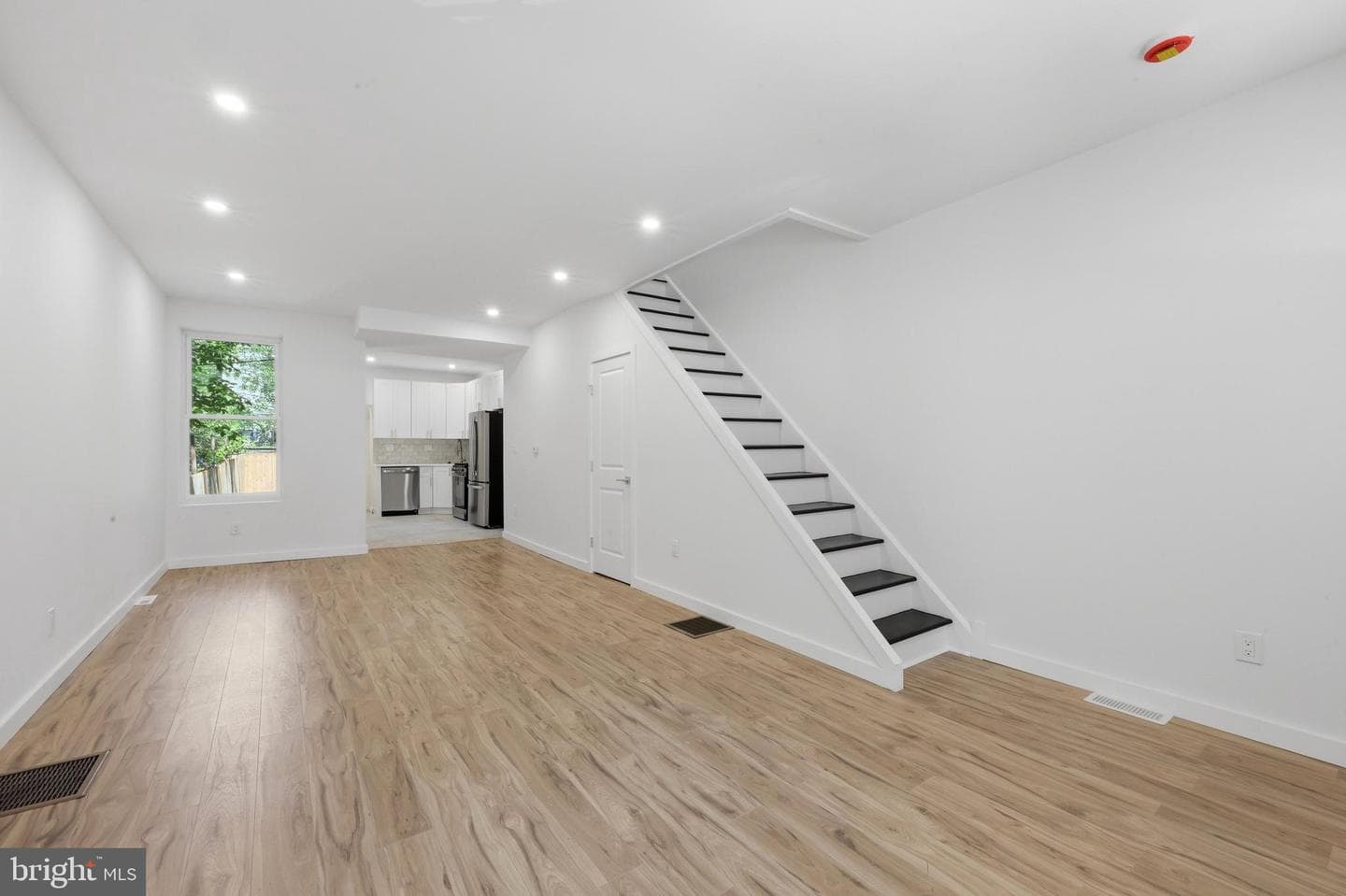 5011 Beaumont Avenue photo 4