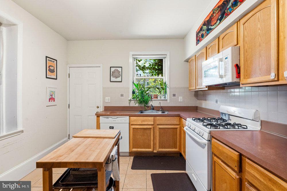 4930 Walton Avenue photo 10