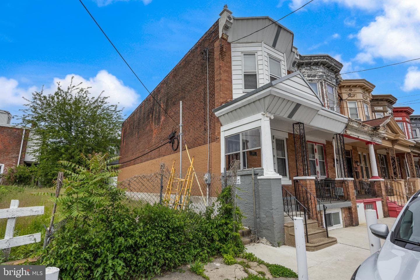 1241 W Silver Street photo 2
