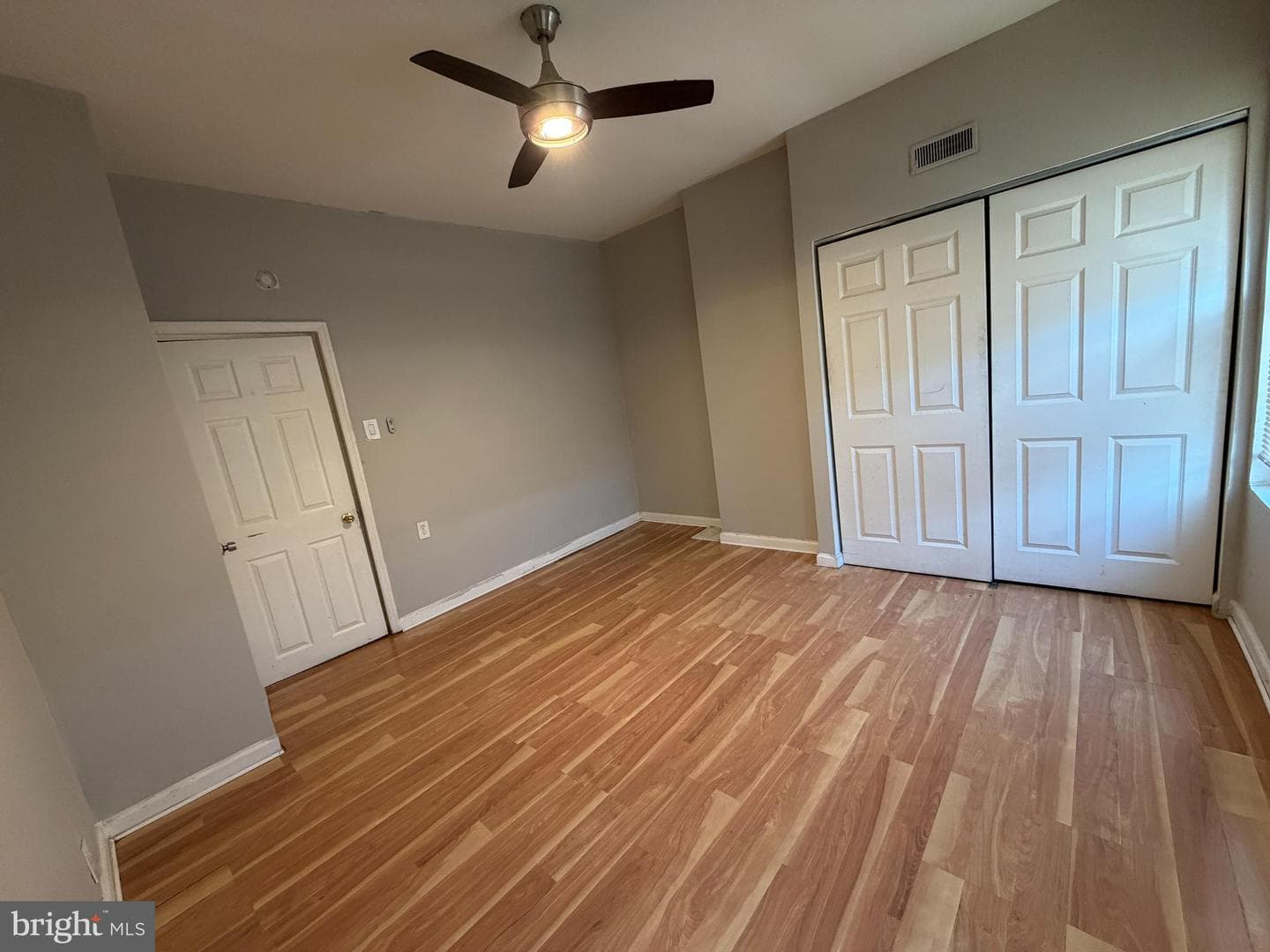 2118 E Birch Street photo 11