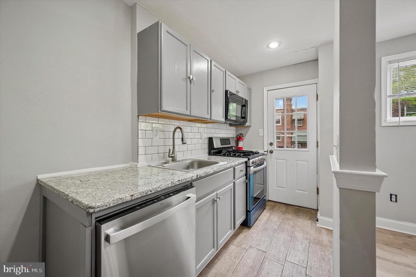 2245 Larue Street photo 8