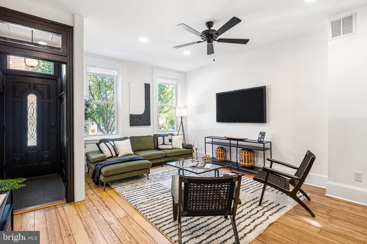 1626 E Eyre Street photo 3