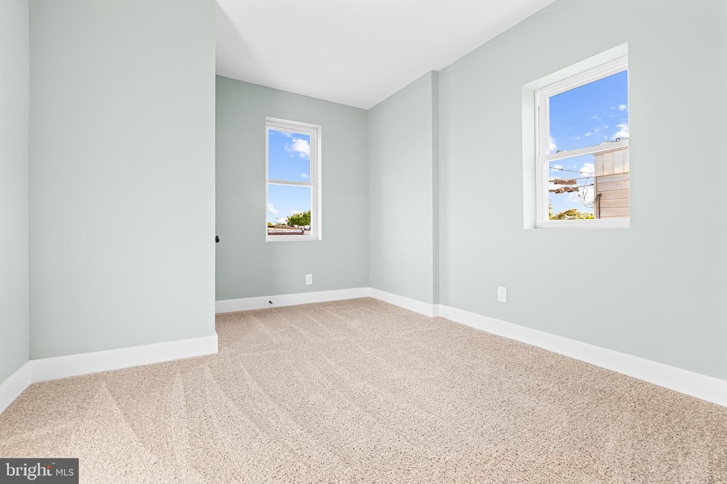 1936 W Godfrey Avenue photo 26
