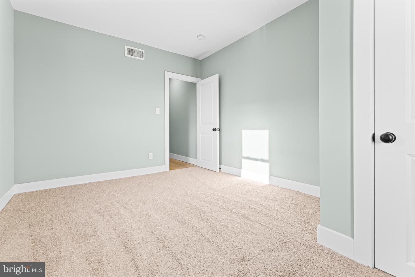 1936 W Godfrey Avenue photo 27