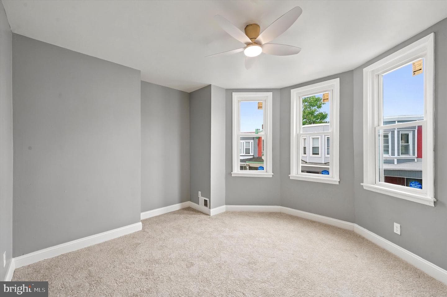 5430 Regent Street photo 14