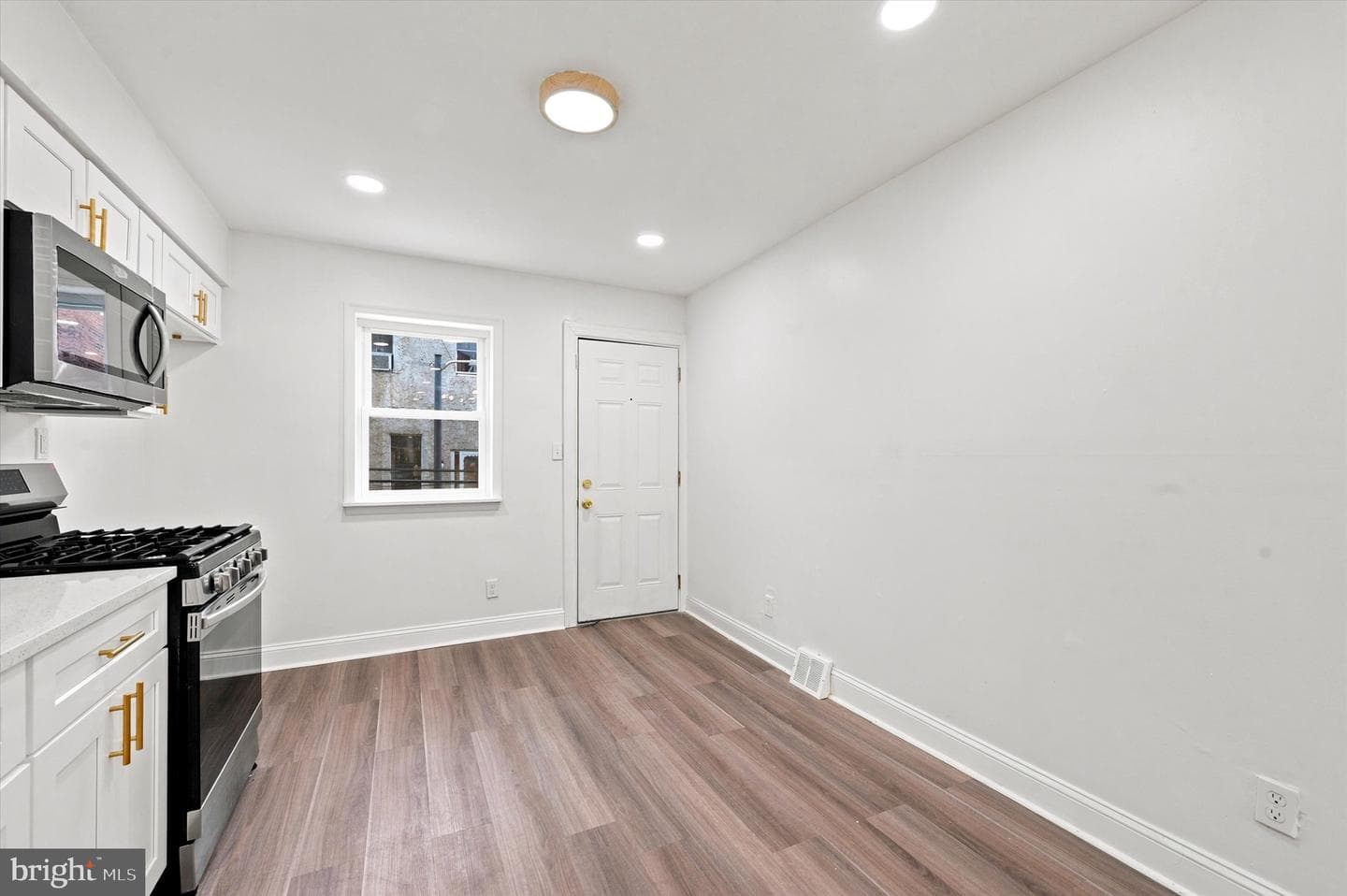 5430 Regent Street photo 5