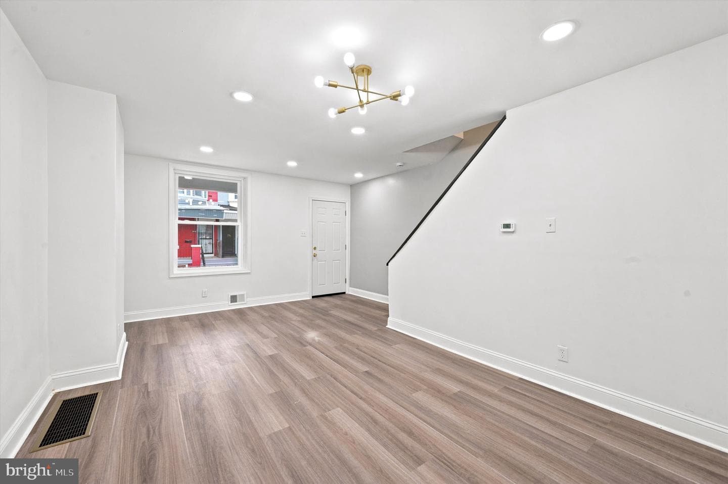 5430 Regent Street photo 8