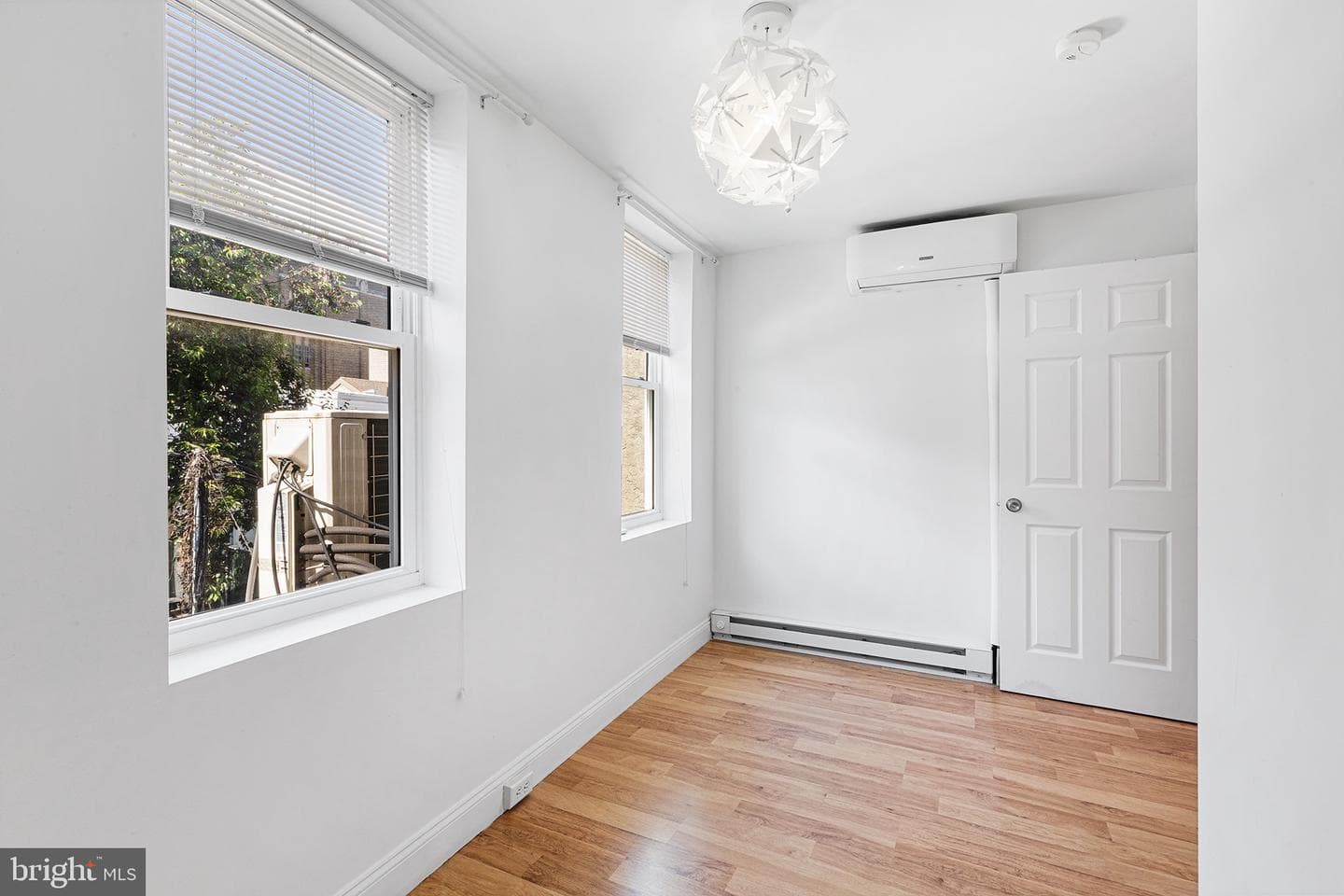 621 E Flora Street photo 15