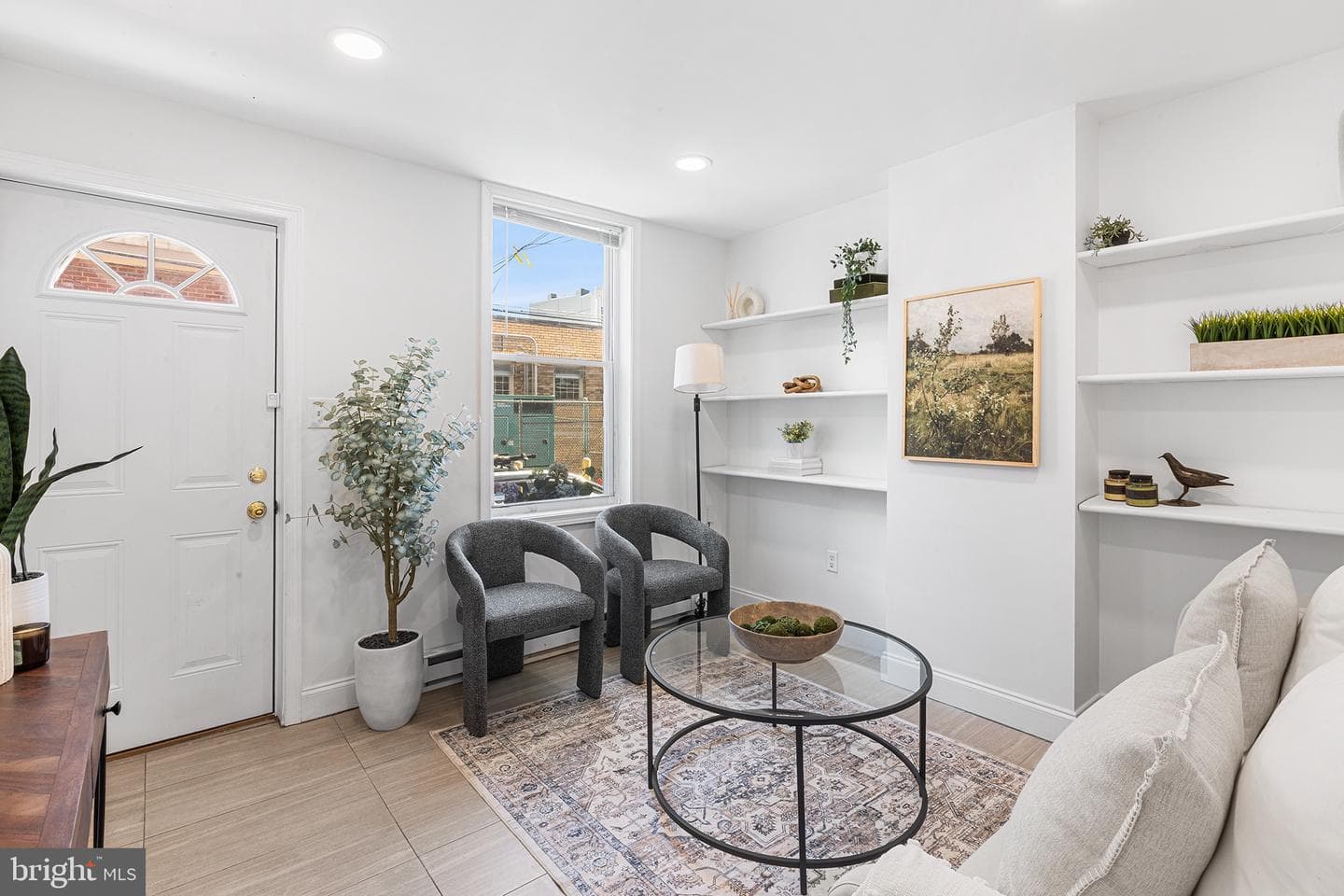 621 E Flora Street photo 3