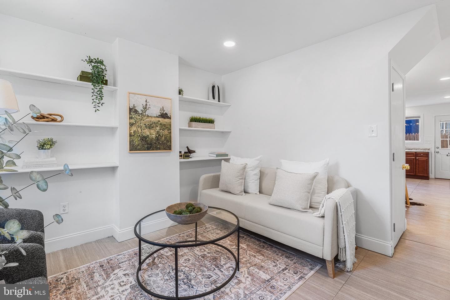 621 E Flora Street photo 4