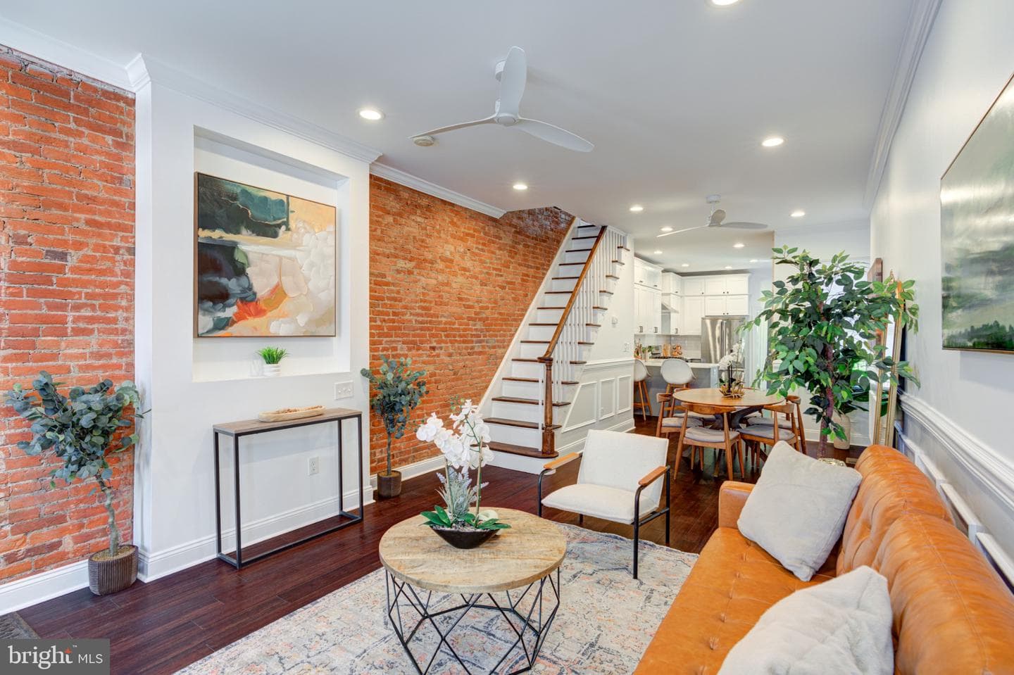 2329 E Fletcher Street photo 4