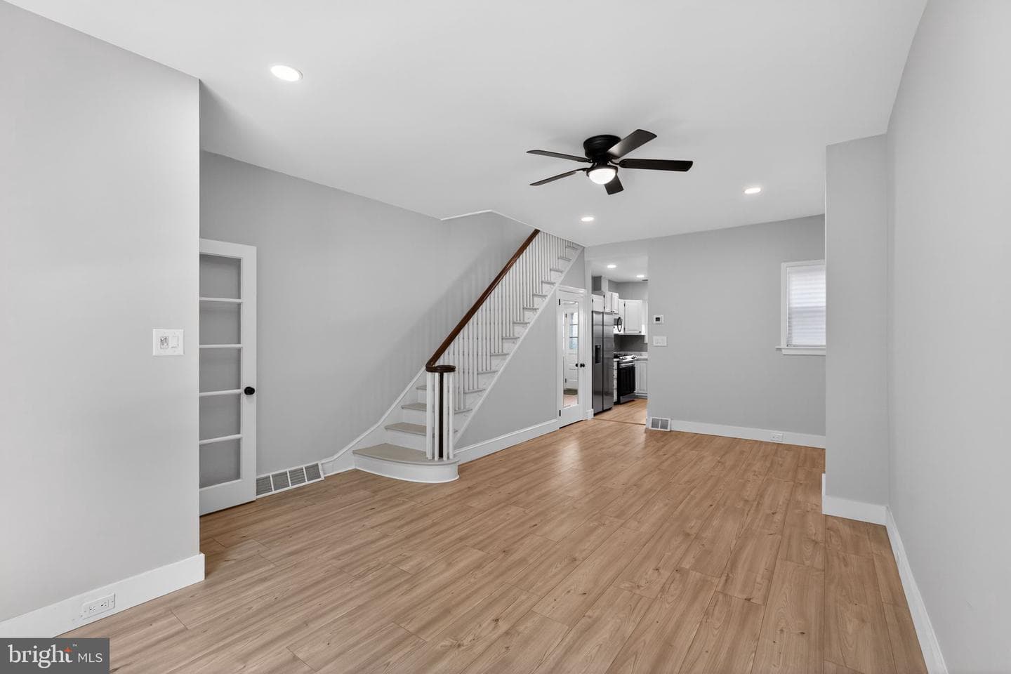 2537 S Chadwick Street photo 2