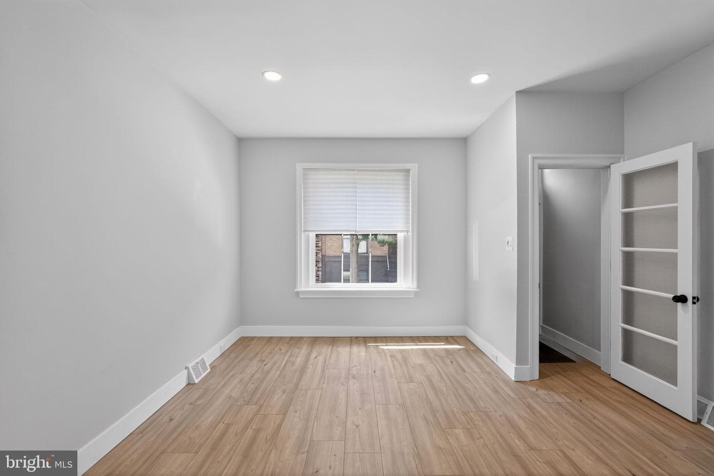 2537 S Chadwick Street photo 4