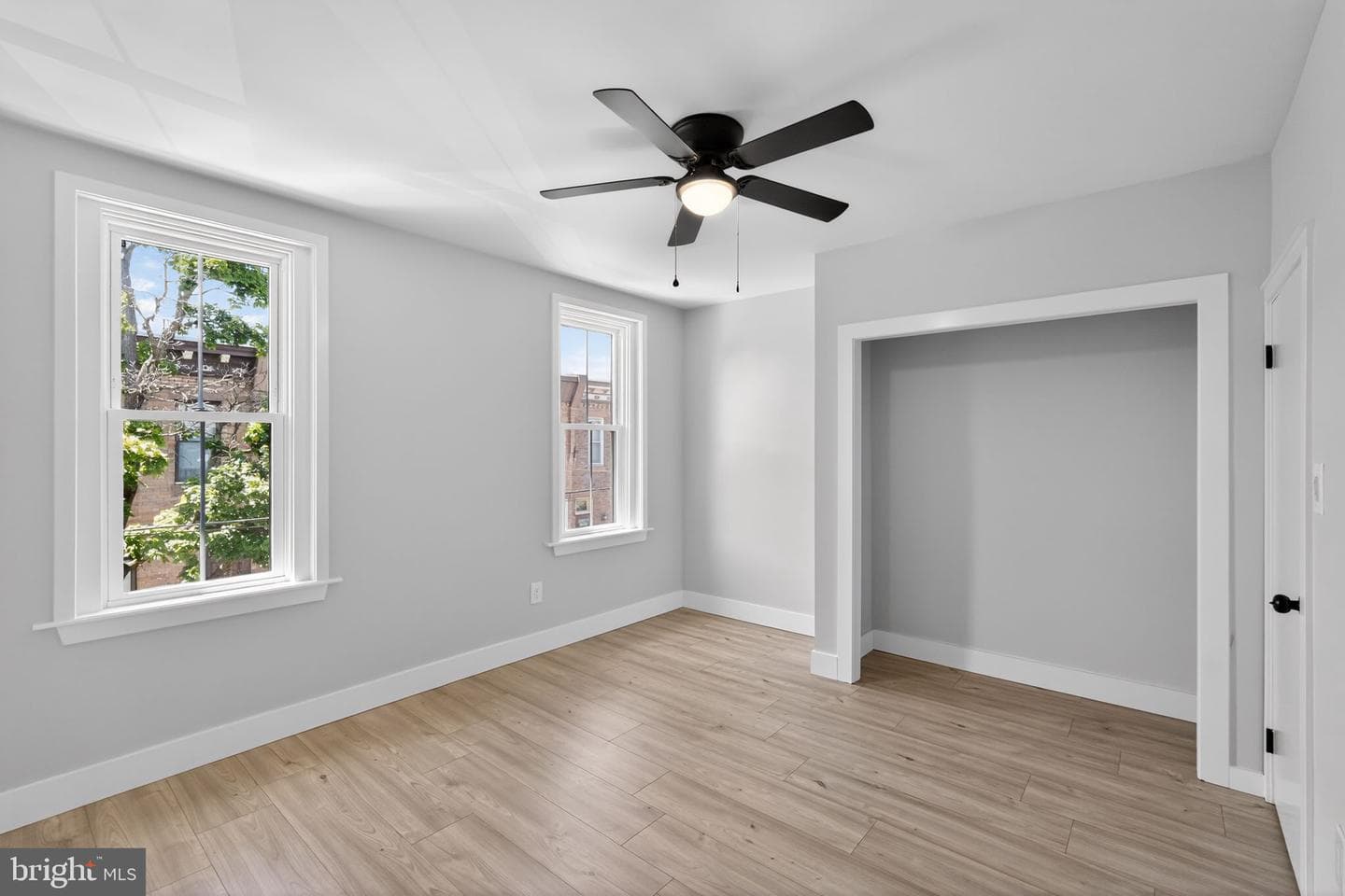 2537 S Chadwick Street photo 8