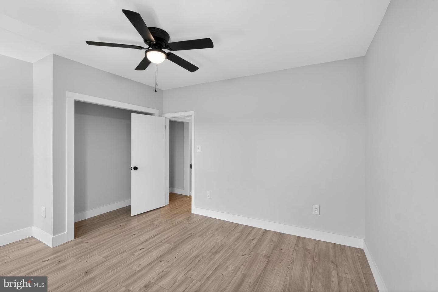 2537 S Chadwick Street photo 9