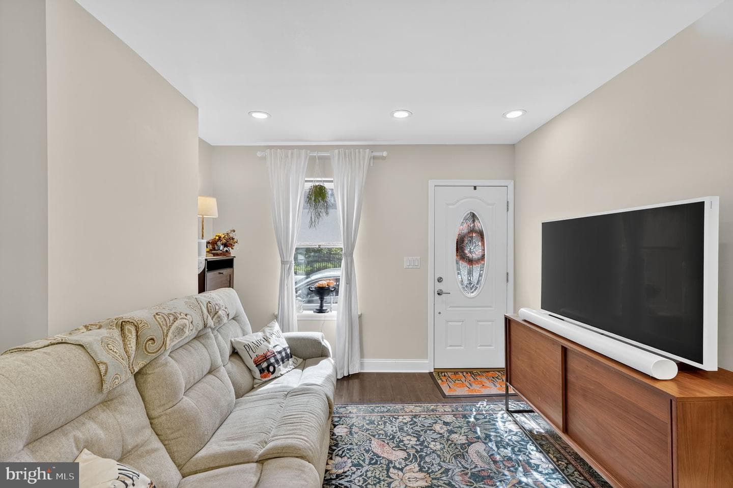 2314 Emerald Street photo 3