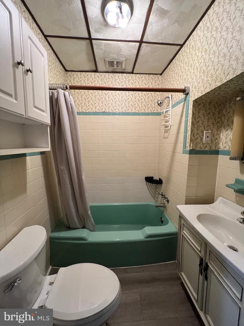 2605 E Somerset Street photo 9