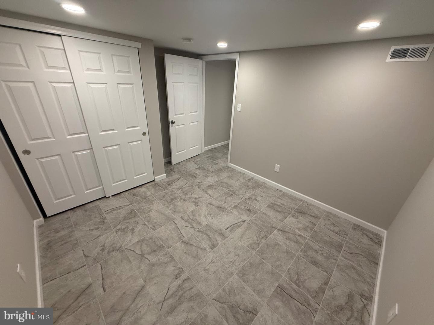 5946 N Camac Street photo 11