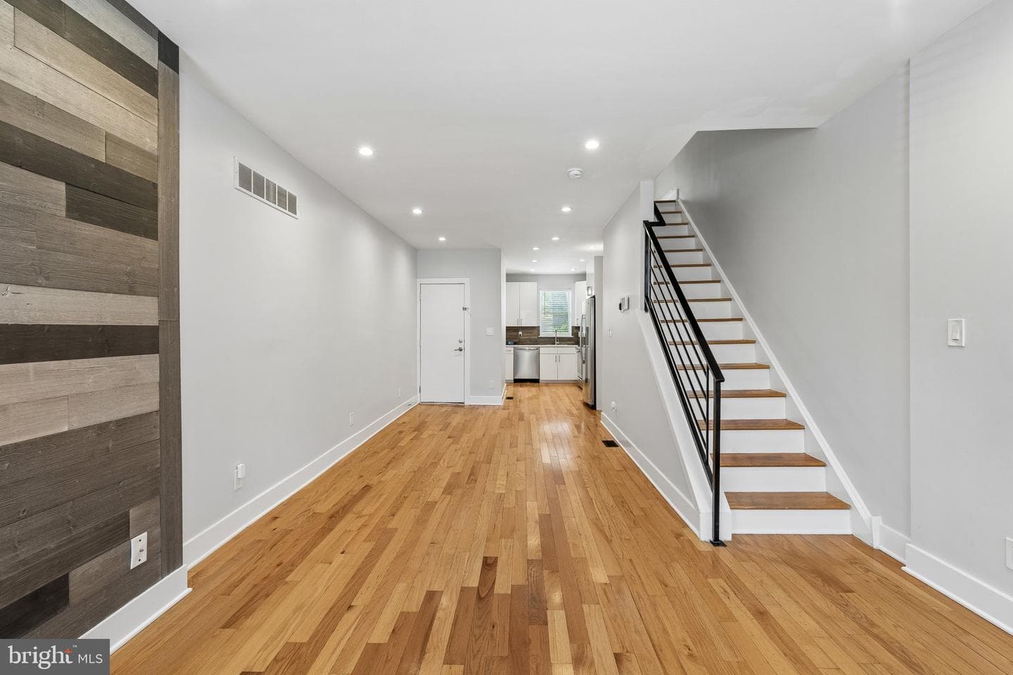 3825 Mount Vernon Street photo 3
