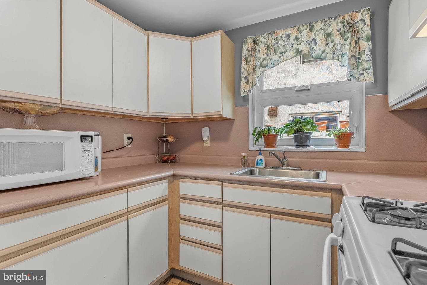 140 Sigel St photo 10