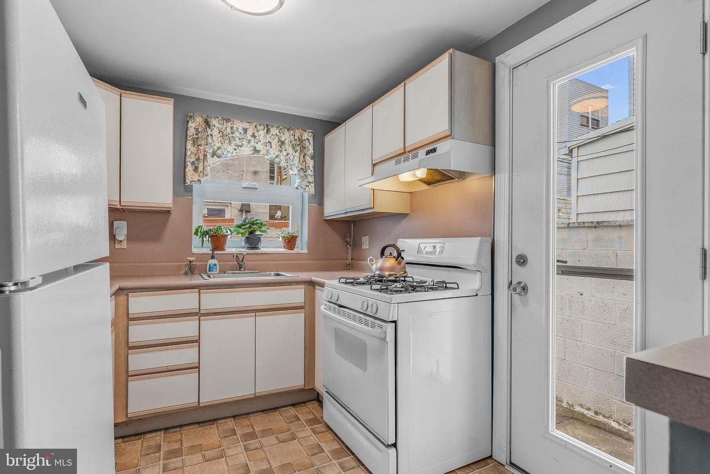 140 Sigel St photo 9