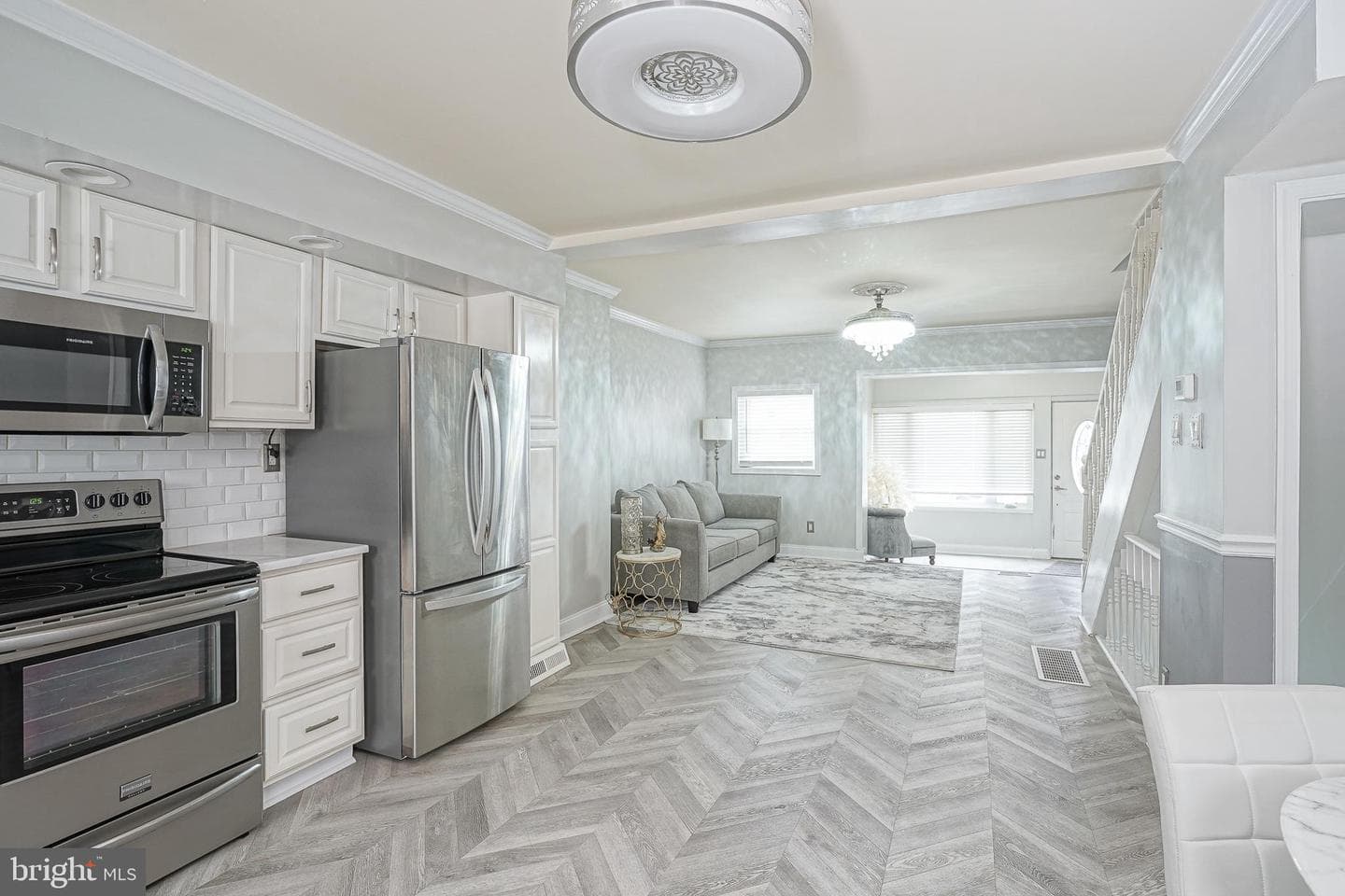 1208 W Oregon Avenue photo 5