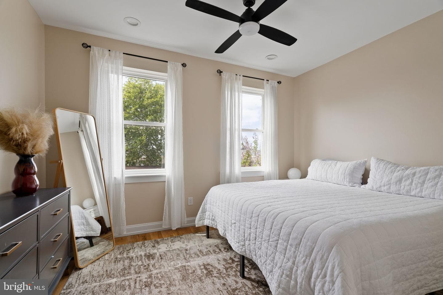2932 Nicholas Street photo 28