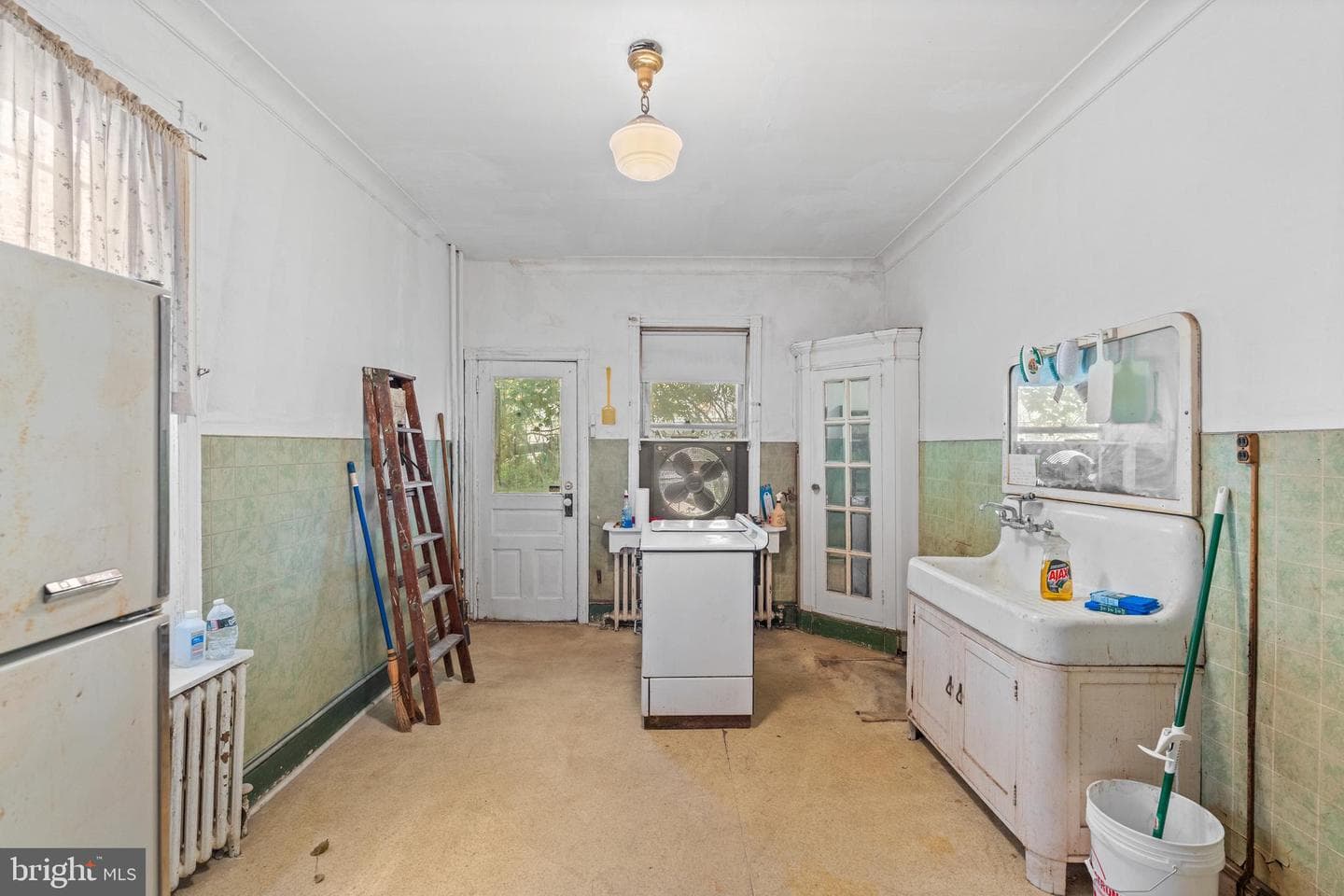 329 N Felton Street photo 9