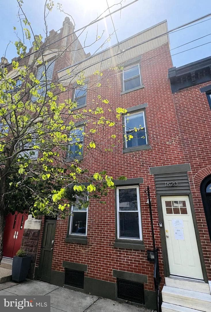1620 E Berks St photo 1