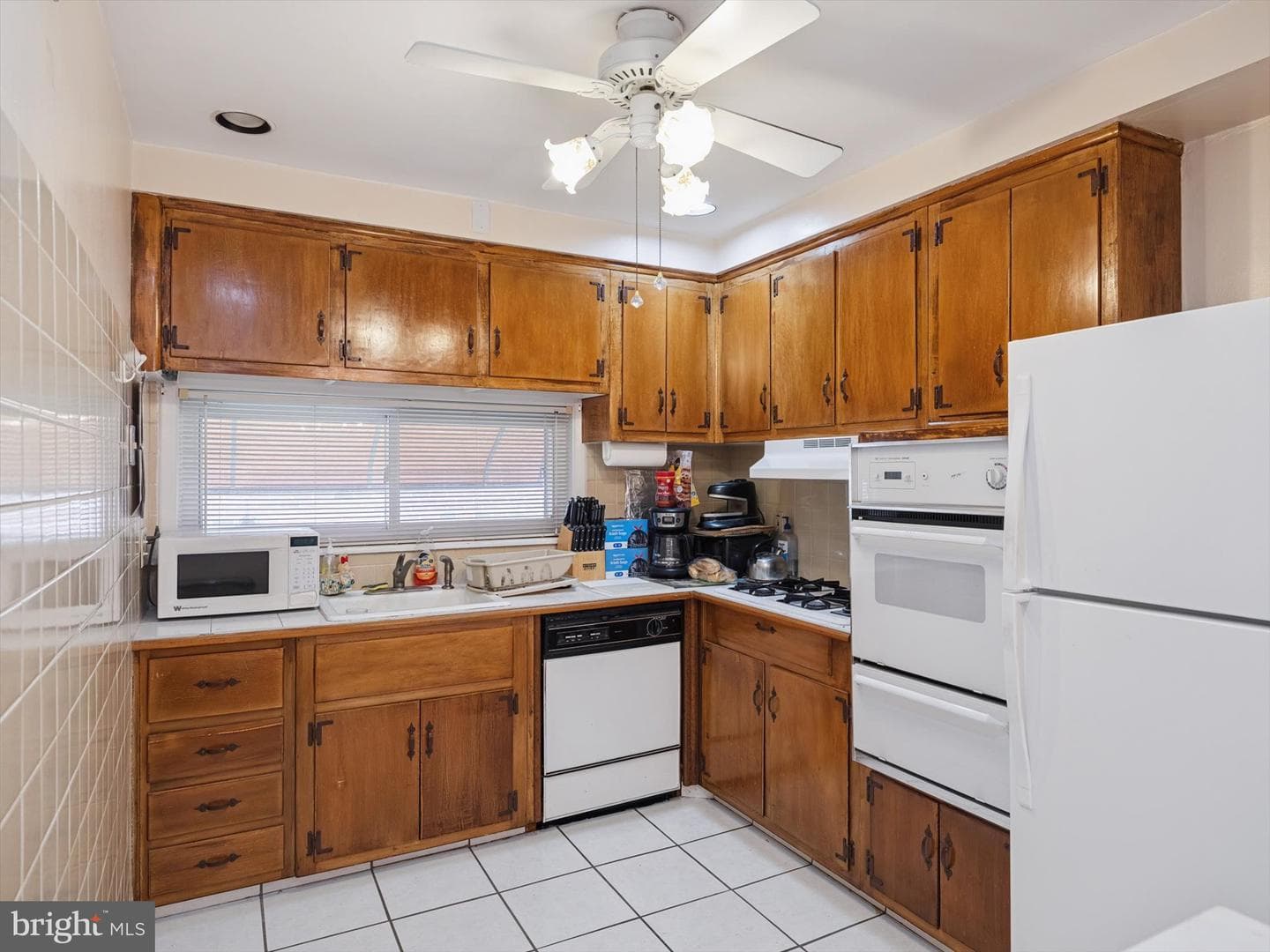 1828 Carwithan Street photo 6