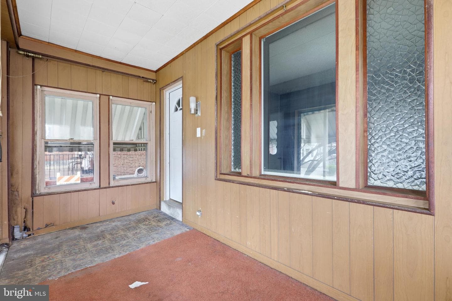 537 Robbins Street photo 4
