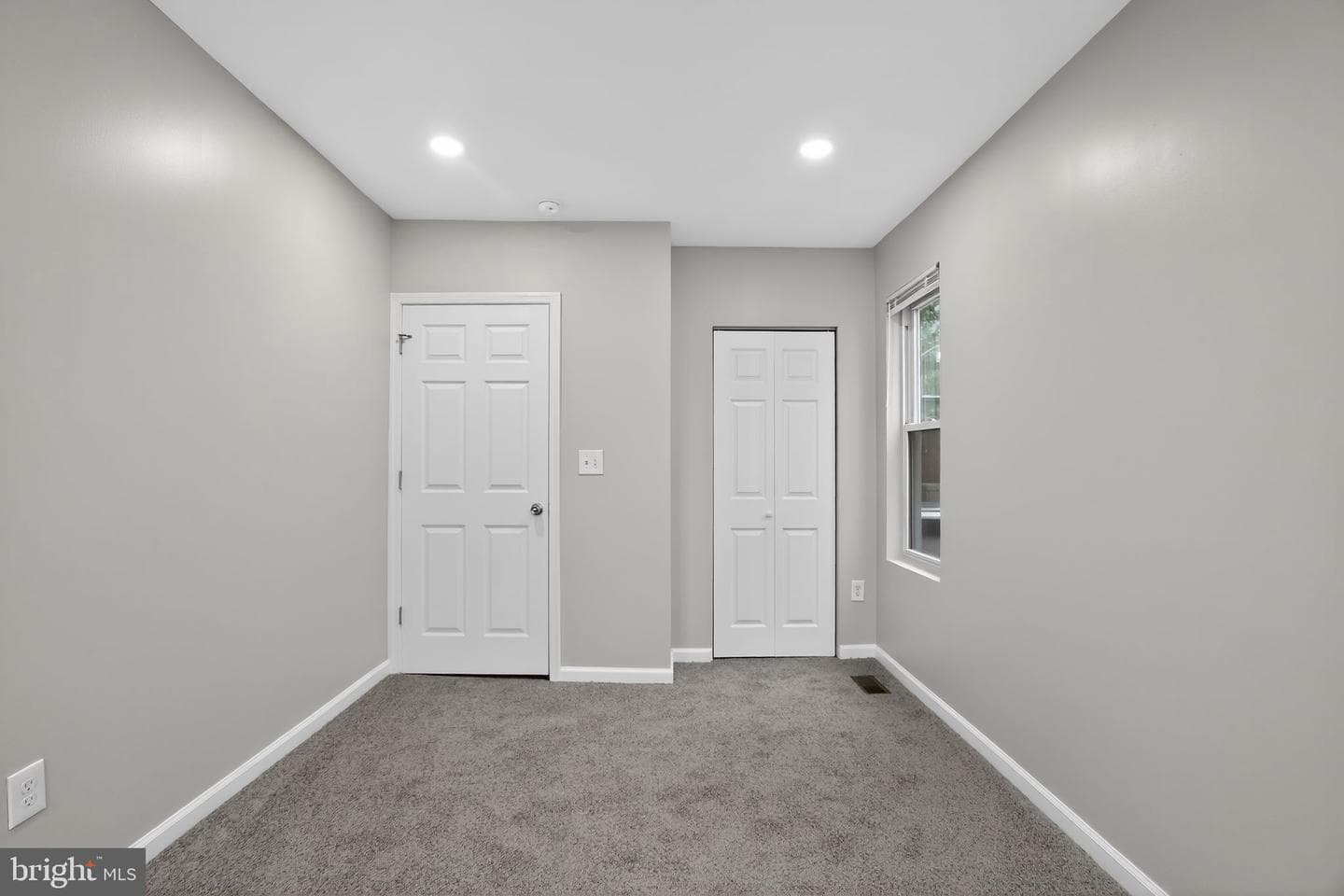 1346 N Dover Street photo 27