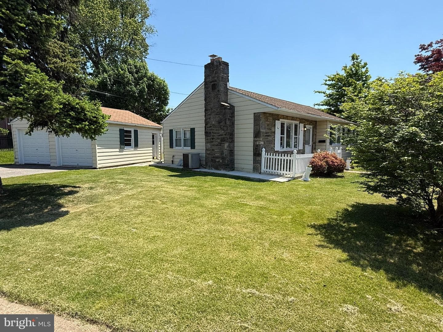 2201 Lott Street photo 2