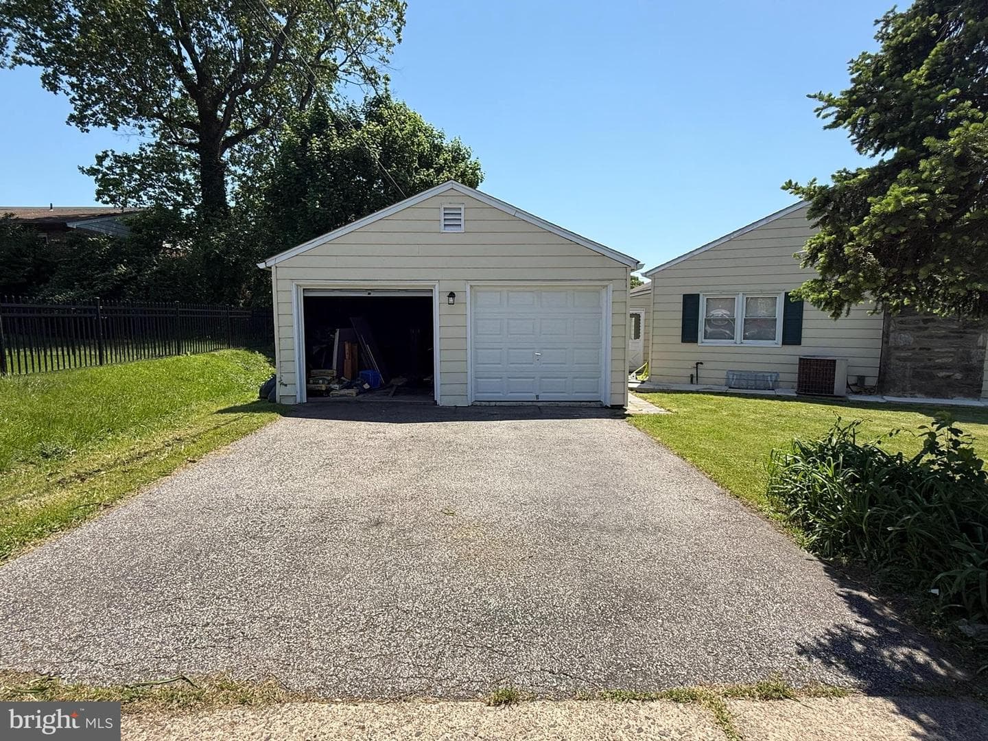 2201 Lott Street photo 3
